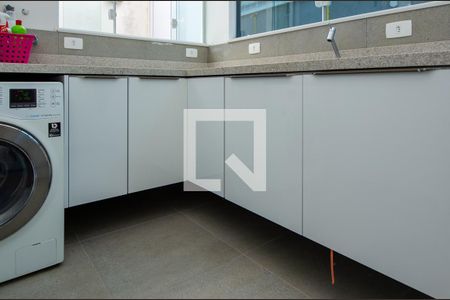 Casa de condomínio à venda com 400m², 5 quartos e 2 vagas Casa de condomínio à venda com 400m², 5 quartos e 2 vagasÁrea de serviço