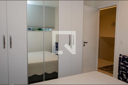 Casa de condomínio à venda com 400m², 5 quartos e 2 vagas Casa de condomínio à venda com 400m², 5 quartos e 2 vagasQuarto 5