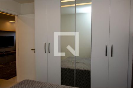 Casa de condomínio à venda com 400m², 5 quartos e 2 vagas Casa de condomínio à venda com 400m², 5 quartos e 2 vagasQuarto 4