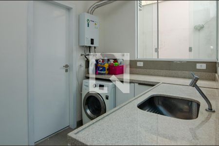 Casa de condomínio à venda com 400m², 5 quartos e 2 vagas Casa de condomínio à venda com 400m², 5 quartos e 2 vagasÁrea de serviço