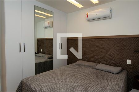 Casa de condomínio à venda com 400m², 5 quartos e 2 vagas Casa de condomínio à venda com 400m², 5 quartos e 2 vagasQuarto 4