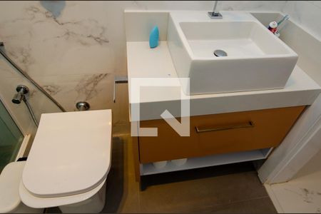 Casa de condomínio à venda com 400m², 5 quartos e 2 vagas Casa de condomínio à venda com 400m², 5 quartos e 2 vagasBanheiro da Suíte 1