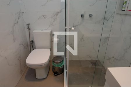 Casa de condomínio à venda com 400m², 5 quartos e 2 vagas Casa de condomínio à venda com 400m², 5 quartos e 2 vagasBanheiro 1