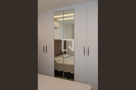 Casa de condomínio à venda com 400m², 5 quartos e 2 vagas Casa de condomínio à venda com 400m², 5 quartos e 2 vagasQuarto 5