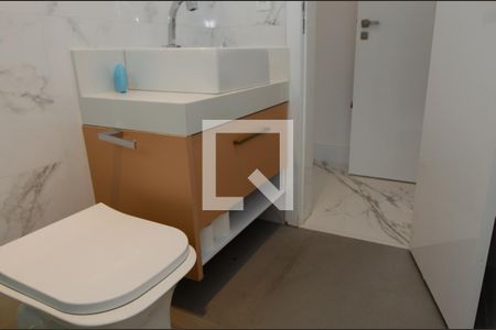 Casa de condomínio à venda com 400m², 5 quartos e 2 vagas Casa de condomínio à venda com 400m², 5 quartos e 2 vagasBanheiro da Suíte 1