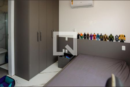 Casa de condomínio à venda com 400m², 5 quartos e 2 vagas Casa de condomínio à venda com 400m², 5 quartos e 2 vagasSuíte 2