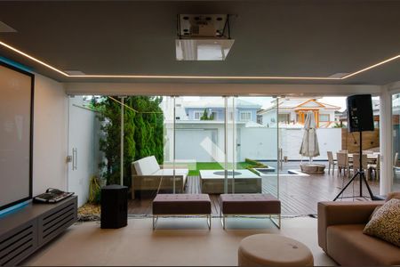 Casa de condomínio à venda com 400m², 5 quartos e 2 vagas Casa de condomínio à venda com 400m², 5 quartos e 2 vagasCinema