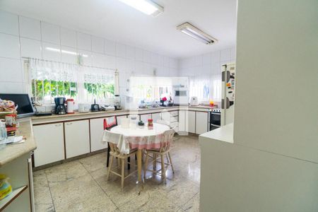 Casa à venda com 350m², 5 quartos e 5 vagasCozinha