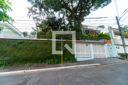 Casa à venda com 350m², 5 quartos e 5 vagasFachada