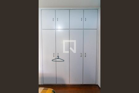 Casa à venda com 350m², 5 quartos e 5 vagasSuíte 2 - Armários