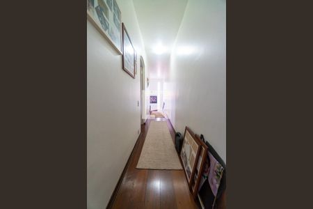 Casa à venda com 350m², 5 quartos e 5 vagasCorredor