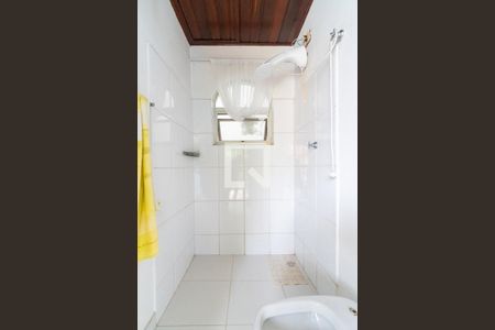 Casa à venda com 350m², 5 quartos e 5 vagasBanheiro de serviço Detalhe