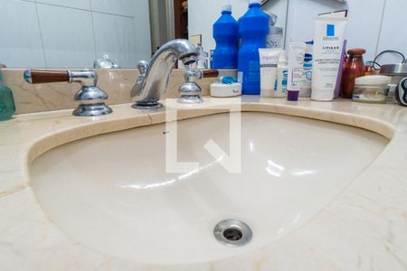 Casa à venda com 350m², 5 quartos e 5 vagasBanheiro da Suíte 1 Detalhe