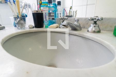 Casa à venda com 350m², 5 quartos e 5 vagasBanheiro da Suíte 2 Detalhe