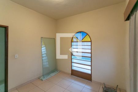 Sala de casa à venda com 3 quartos, 400m² em Cachoeirinha, Belo Horizonte