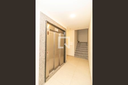 Apartamento para alugar com 60m², 2 quartos e 1 vagaHall - Elevador