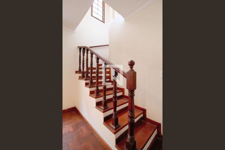 Escada de casa à venda com 3 quartos, 202m² em Vila Morse, São Paulo