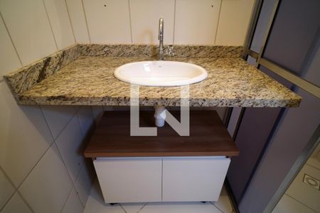 Casa de condomínio para alugar com 101m², 3 quartos e 2 vagasBanheiro