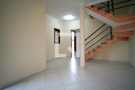 Sala de casa de condomínio para alugar com 3 quartos, 101m² em Jardim Karolyne, Votorantim