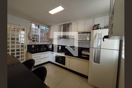 Casa à venda com 131m², 3 quartos e 2 vagasCozinha 