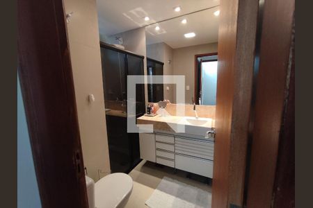 Casa à venda com 131m², 3 quartos e 2 vagasBanheiro suite 