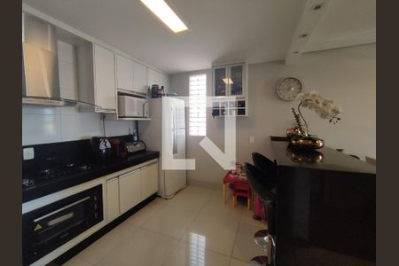 Casa à venda com 131m², 3 quartos e 2 vagasCozinha 