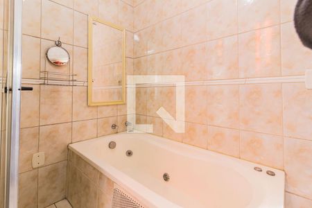 Casa para alugar com 230m², 4 quartos e 2 vagasBanheiro da Suite