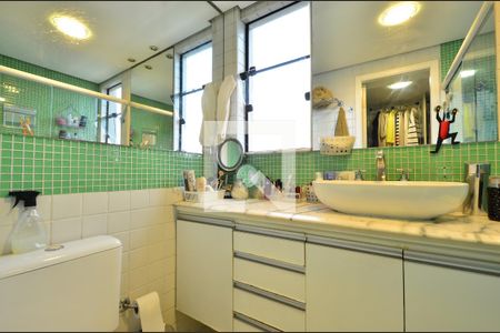 Apartamento à venda com 220m², 4 quartos e 3 vagasBanheiro da Suíte 2