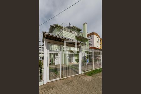 Casa para alugar com 330m², 4 quartos e 8 vagas Casa para alugar com 330m², 4 quartos e 8 vagasFachada