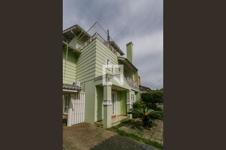 Casa para alugar com 330m², 4 quartos e 8 vagas Casa para alugar com 330m², 4 quartos e 8 vagasFachada