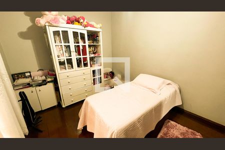 Casa à venda com 360m², 7 quartos e 8 vagas Casa à venda com 360m², 7 quartos e 8 vagasQuarto 4