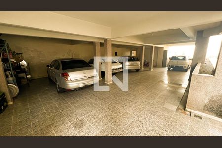 Casa à venda com 360m², 7 quartos e 8 vagas Casa à venda com 360m², 7 quartos e 8 vagasGaragem