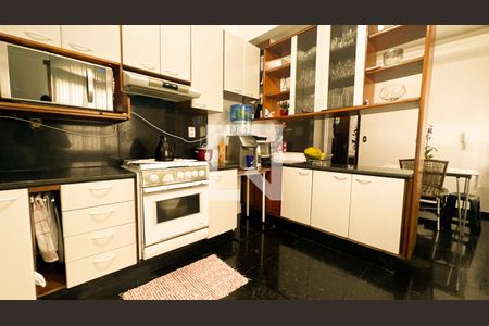 Casa à venda com 360m², 7 quartos e 8 vagas Casa à venda com 360m², 7 quartos e 8 vagasCozinha