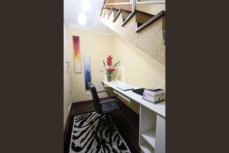 Casa à venda com 245m², 4 quartos e 2 vagasEscritório