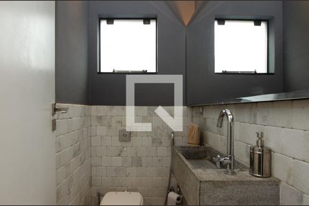 Casa de condomínio à venda com 293m², 4 quartos e 2 vagasLavabo