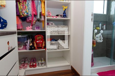 Casa de condomínio à venda com 293m², 4 quartos e 2 vagasCloset da Suite 2