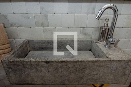 Casa de condomínio à venda com 293m², 4 quartos e 2 vagasLavabo