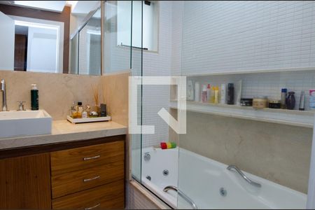 Casa de condomínio à venda com 293m², 4 quartos e 2 vagasBanheiro da Suíte 1