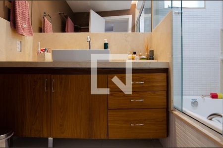 Casa de condomínio à venda com 293m², 4 quartos e 2 vagasBanheiro da Suíte 1