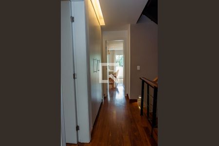 Casa de condomínio à venda com 293m², 4 quartos e 2 vagasCorredor