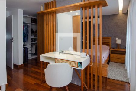 Casa de condomínio à venda com 293m², 4 quartos e 2 vagasSuite 1