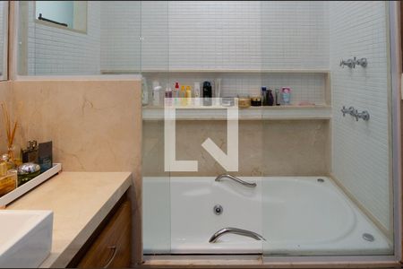 Casa de condomínio à venda com 293m², 4 quartos e 2 vagasBanheiro da Suíte 1