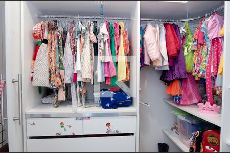 Casa de condomínio à venda com 293m², 4 quartos e 2 vagasCloset da Suite 2