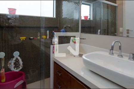 Casa de condomínio à venda com 293m², 4 quartos e 2 vagasBanheiro da Suíte 2