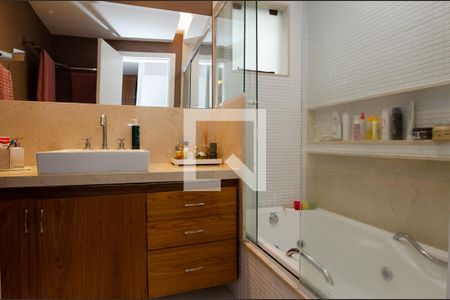 Casa de condomínio à venda com 293m², 4 quartos e 2 vagasBanheiro da Suíte 1