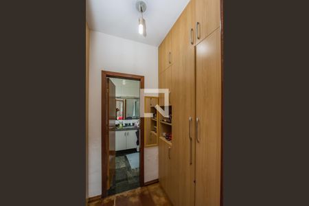 Casa à venda com 296m², 4 quartos e 4 vagasCloset