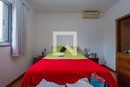 Casa à venda com 296m², 4 quartos e 4 vagasSuíte