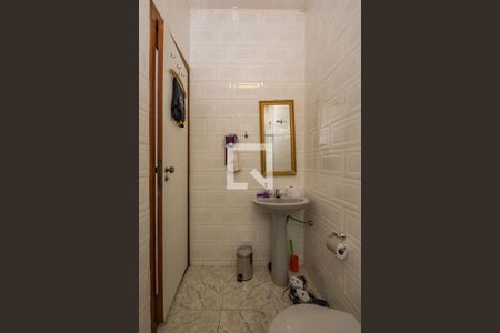 Casa à venda com 296m², 4 quartos e 4 vagasBanheiro de serviço