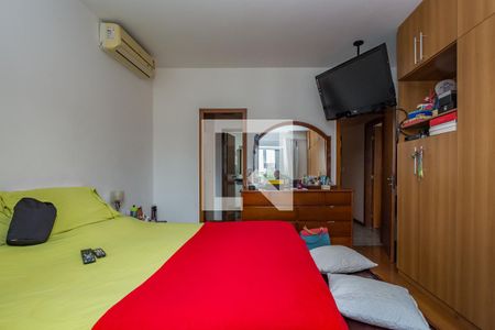 Casa à venda com 296m², 4 quartos e 4 vagasSuíte