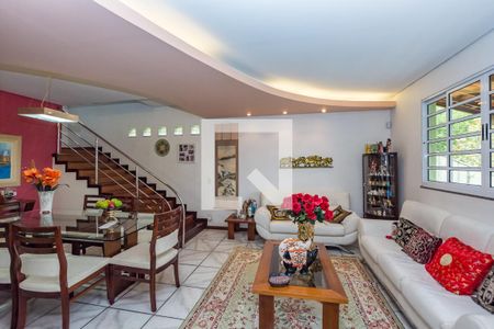 Sala 2 de casa para alugar com 4 quartos, 250m² em Santa Lúcia, Belo Horizonte